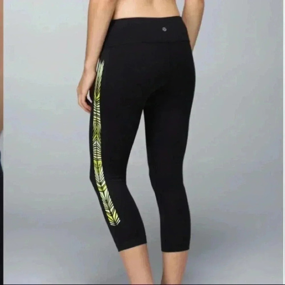 Lululemon wonder under crop - Picture 1 of 11